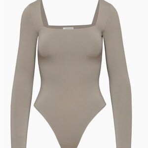 Aritzia Contour Squareneck Longsleeve Bodysuit